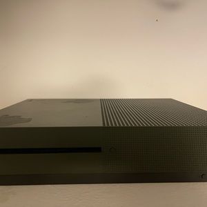 Will come with remote, power cord and a hdmi cord. This is also barely used.